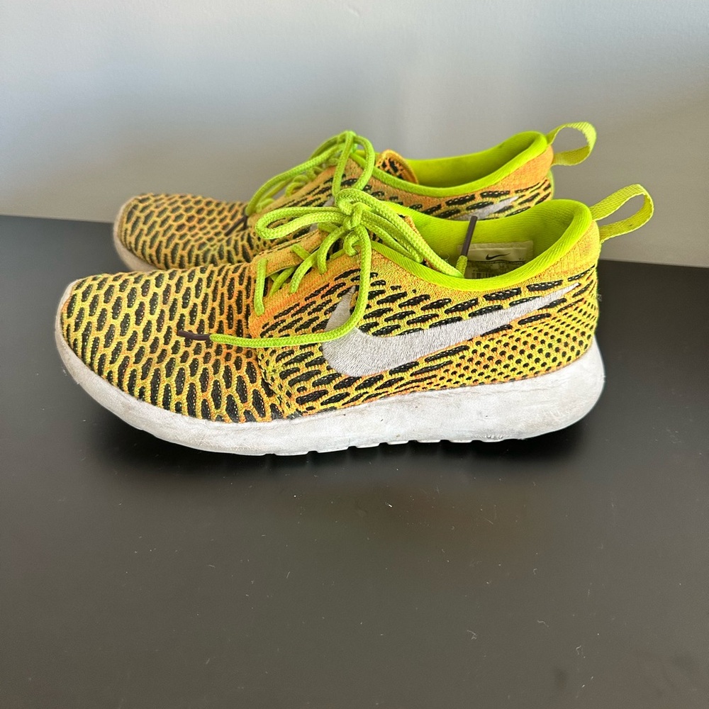 Nike Women’s Roshe One Flyknit — White/Orange/Black/Neon Green Size 7,5